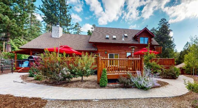 Beautiful vacation home with pool & jacuzzi | Pets allowed in Big Bear Lake, CA