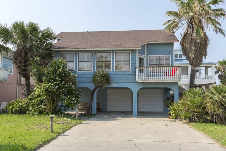 Family-oriented nice house with patio & garden | Next to the beach | Pet-friendly in South Padre Island, TX