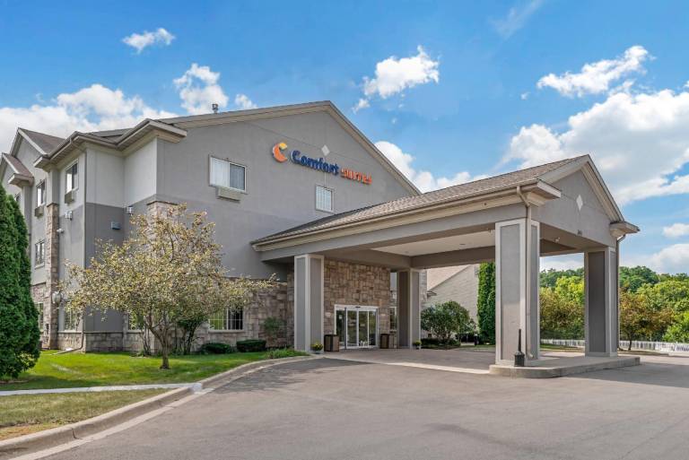 Comfort Suites Lake Geneva East — photo 5