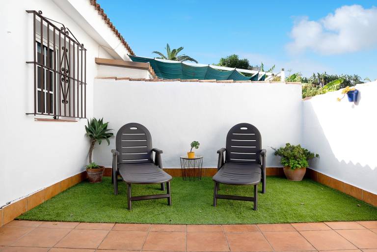 Rental apartment with barbecue & terrace | City view — photo 3
