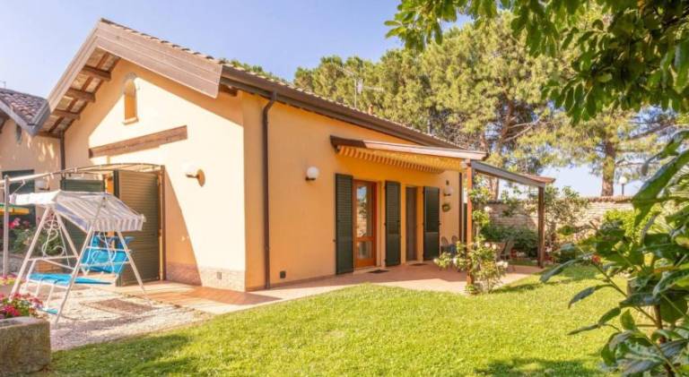 Villa with barbeque, garden & pool — photo 5
