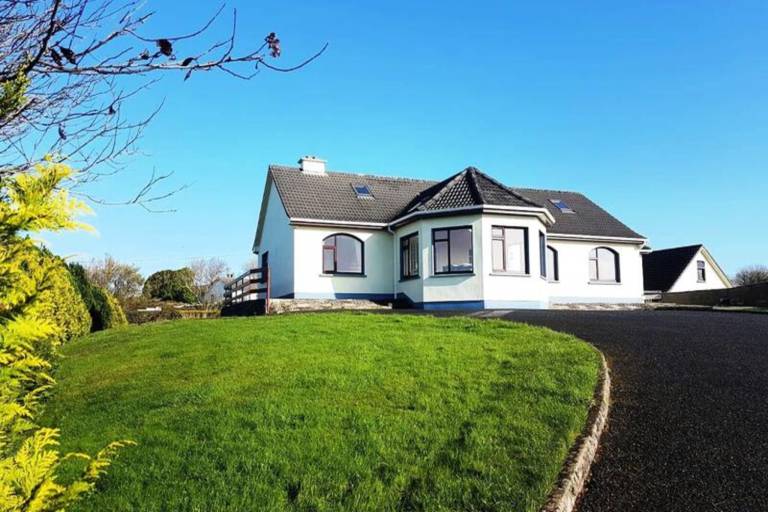 Apartment Loughaunbeg