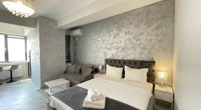 Holiday apartment with pool in Constanta
