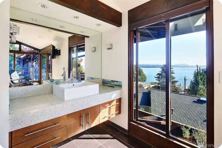 House Leschi