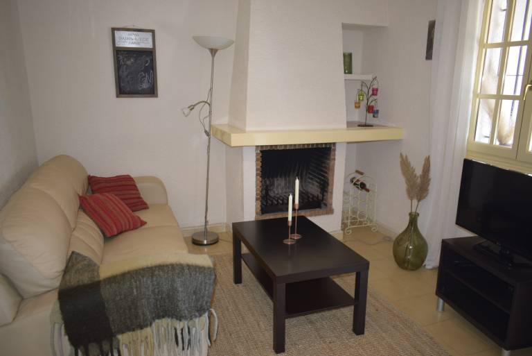 Fully equipped lovely house with garden, pool & patio | Pets allowed — photo 3