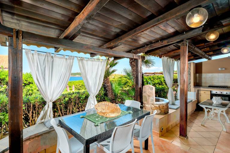 Charming Villa with Sea View, Wi-Fi, Garden and Terrace in Santa Teresa di Gallura