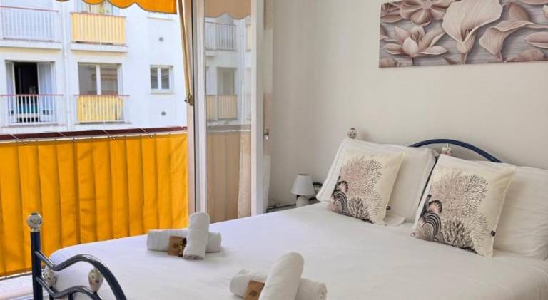 Holiday apartment with 1 room for 4 persons in Menton