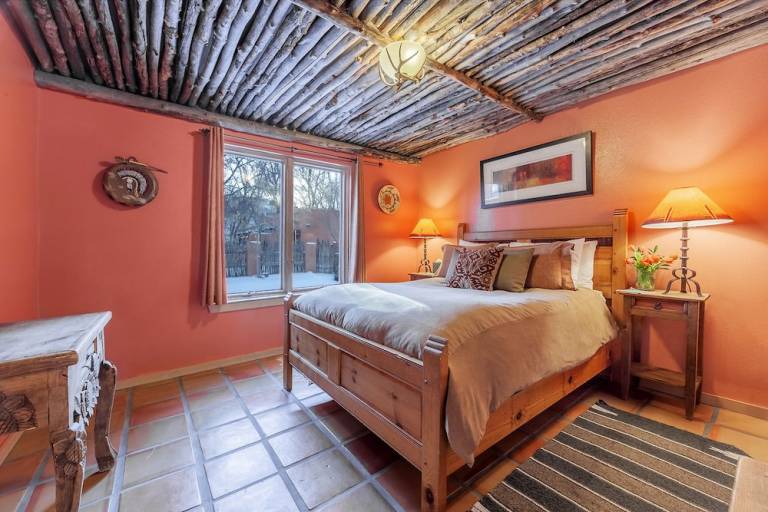 Bed and Breakfast in Taos from 104 HomeToGo