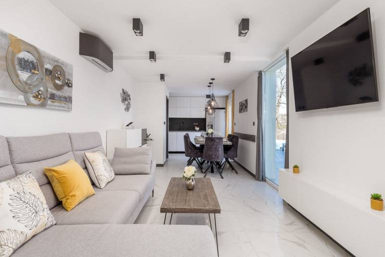Children-friendly pleasant villa with patio, private pool & barbeque | Sea view | Dogs allowed — photo 2