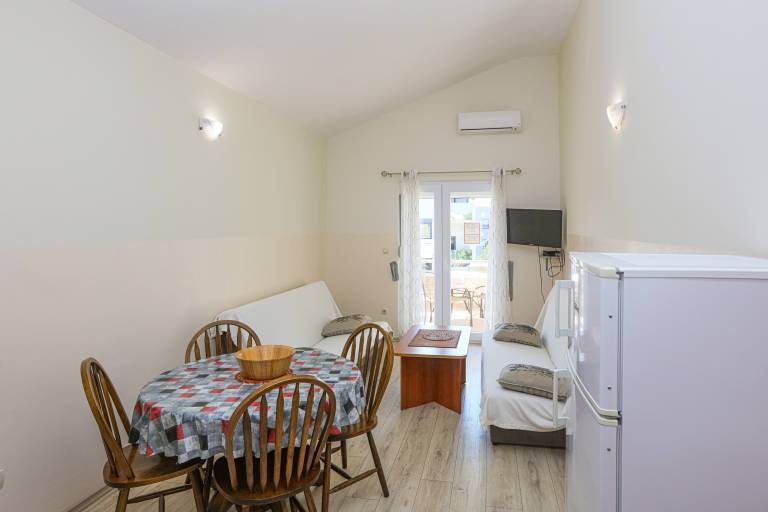 Holiday apartment with barbecue, terrace & garden | Dogs allowed — photo 2