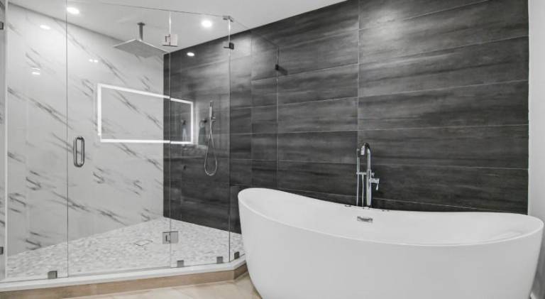 House with hot tub & pool — photo 4