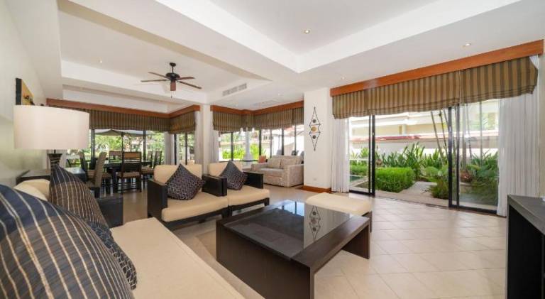 Big villa with pool | Pets are welcome — photo 2