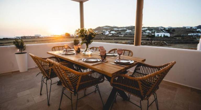 Holiday apartment with yard, terrace & hot tub in Mykonos