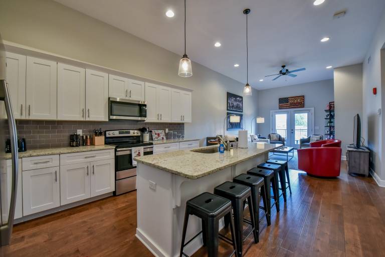 Condo with garden | City view — photo 4