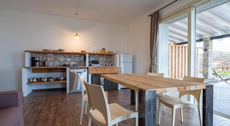 Serviced apartment with garden, barbecue & patio — photo 3