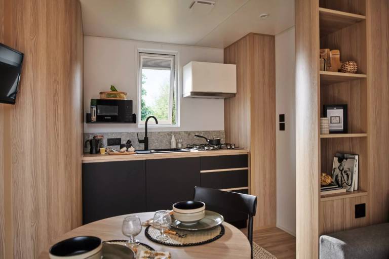 Wonderful mobile home with patio, grill & hot tub | Pets are welcome — photo 3
