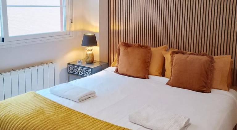 Holiday apartment with pool & hot tub in Madrid