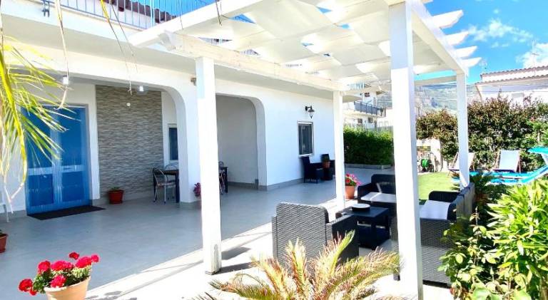 Rental apartment with barbecue & terrace — photo 5