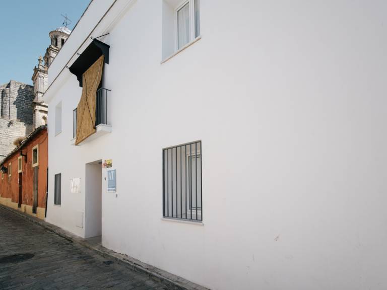 Bright, modern apartment in central Jerez, 1 bedroom, sleeps 4, pets allowed — photo 5