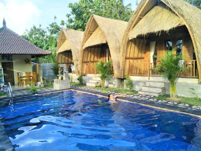 Bungalow with patio, garden & pool | Pets are welcome — photo 3