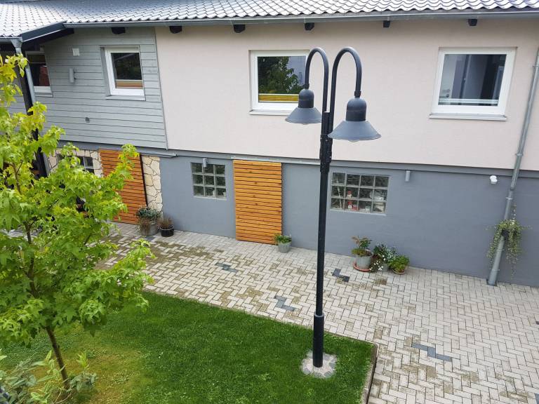 Rental apartment with barbecue, terrace & yard — photo 3