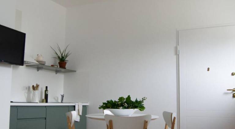 Apartment with pool, terrace & yard | Pets allowed — photo 5