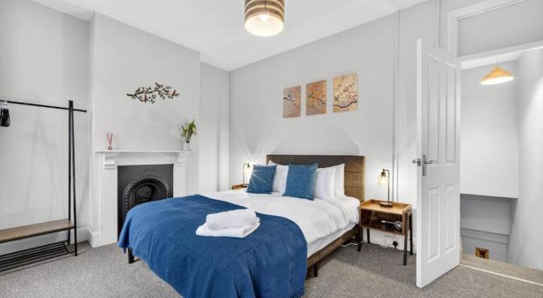 Stylish 2 bedroom house in Roath with Private Patio! — photo 2