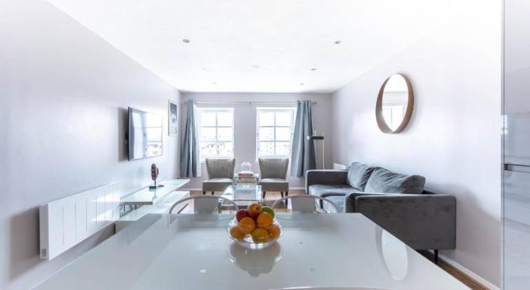 Stunning 2 Bed Merchant City Apartment with Residents Parking (Bell 2) — photo 3