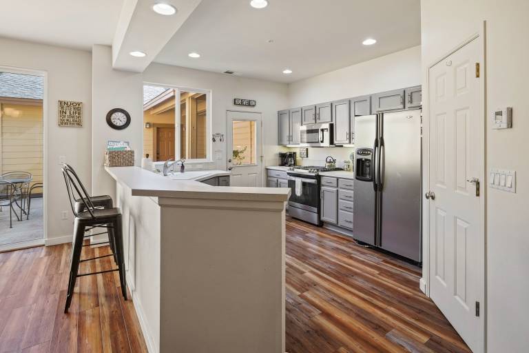Old Mill Magic - Hot Tub, A/C, Modern & Updated, Nestled Between Old Mill & Downtown — photo 2