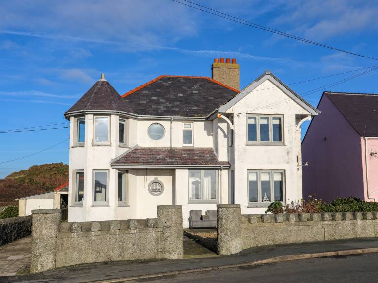 Cottage with garden | Beach view — photo 2