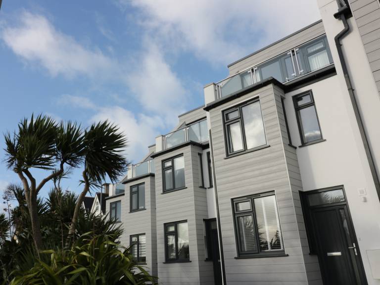 Child-friendly charming cottage with grill & garden | Beach view | Next to the beach | Pet-friendly in Newquay