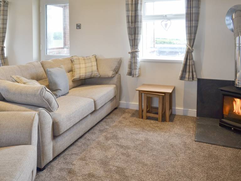 Family-oriented beautiful cottage with hot tub, garden & grill | Pets are welcome — photo 4