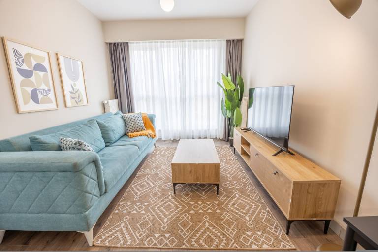 8th floor 1bed apart with balcony long term rent
