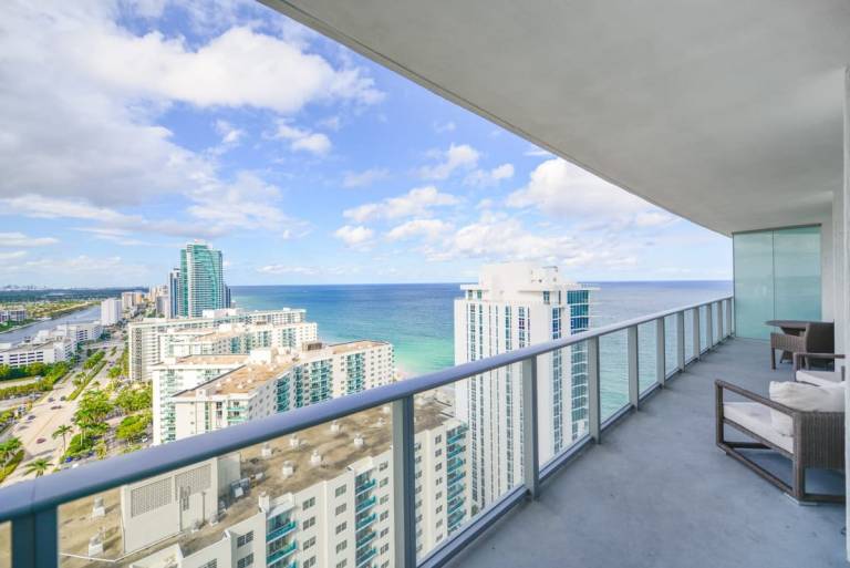 Fantastic Beachfront Condo with Top Amenities