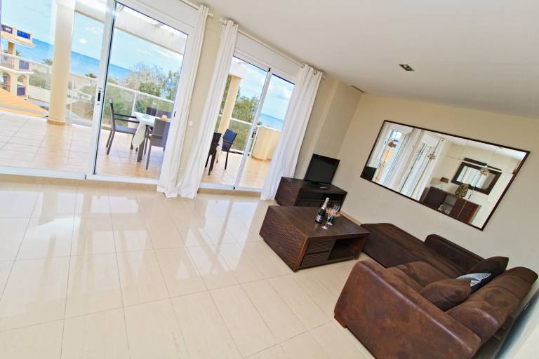 Holiday apartment with pool, yard & terrace — photo 2