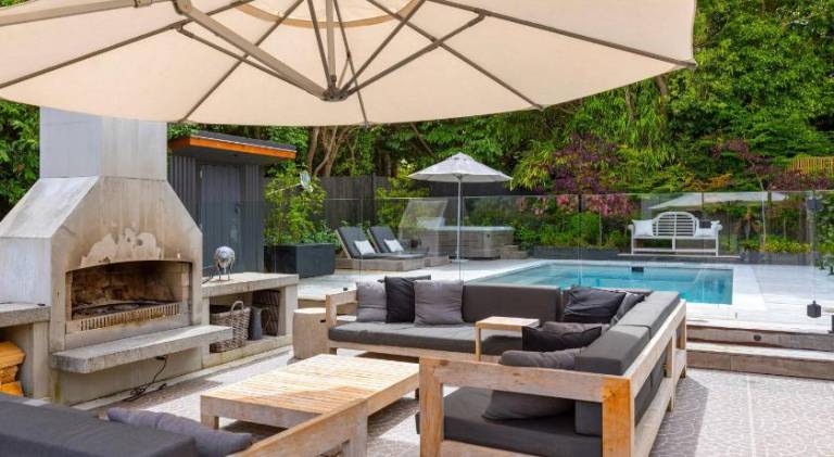 Vacation home with hot tub & pool in Taupo