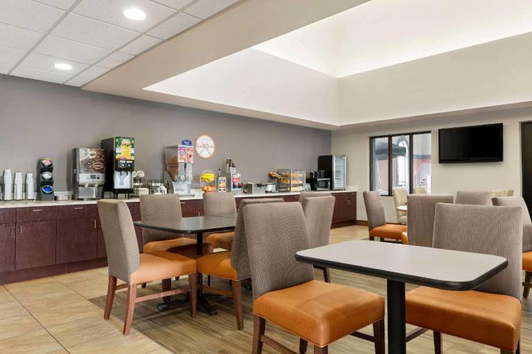 Howard Johnson by Wyndham Billings — photo 4
