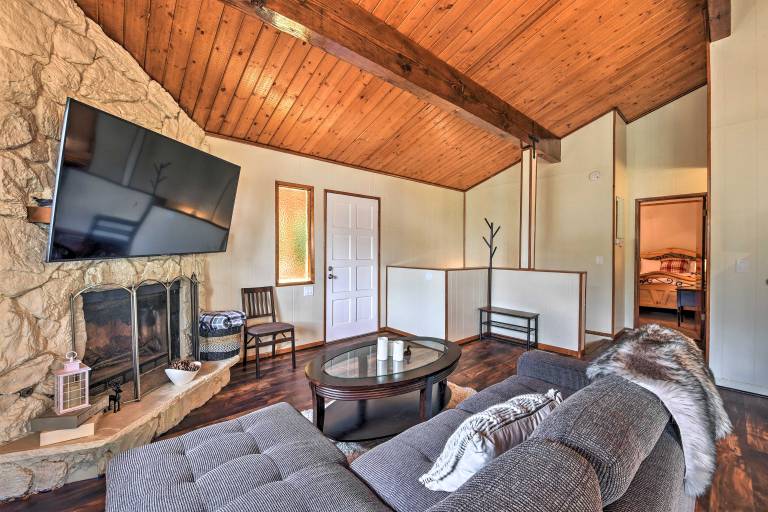 Lake Arrowhead Cabin w/ Deck & Stunning Mtn Views! — photo 3