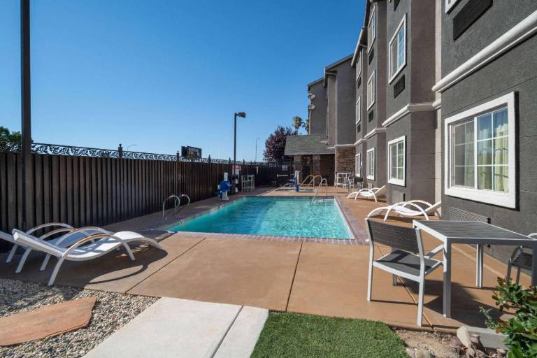 Microtel Inn & Suites by Wyndham Tracy — photo 4