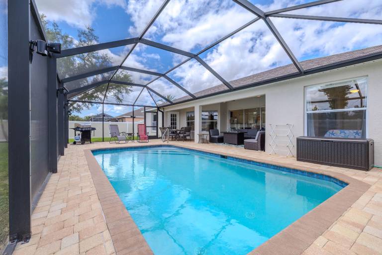 Bring your dogs and enjoy the charm of this home! 3 be- 2ba in SE Cape Coral in Cape Coral, FL