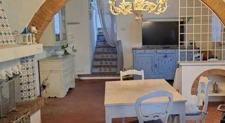 House with BBQ, yard & terrace in Palaia