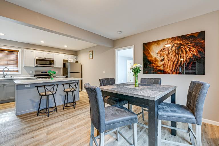 Walkable Stay Near Hudson River Dining & Shopping