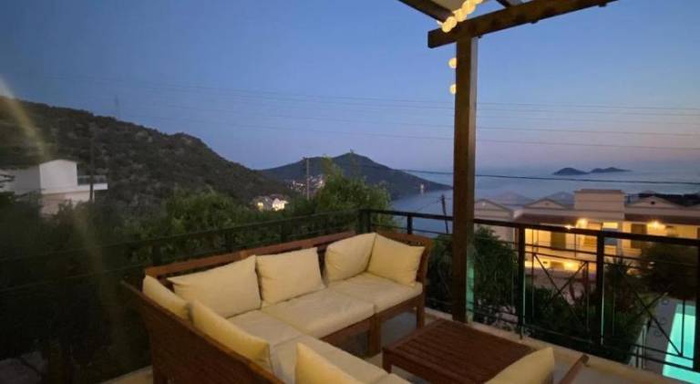 Villa with pool — photo 2