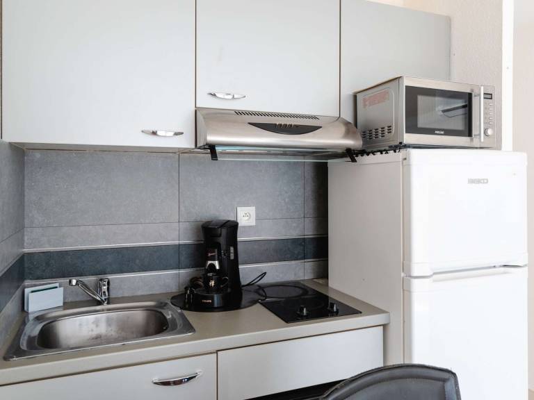 Air-Conditioned Studio with Parking Near the Beach — photo 4
