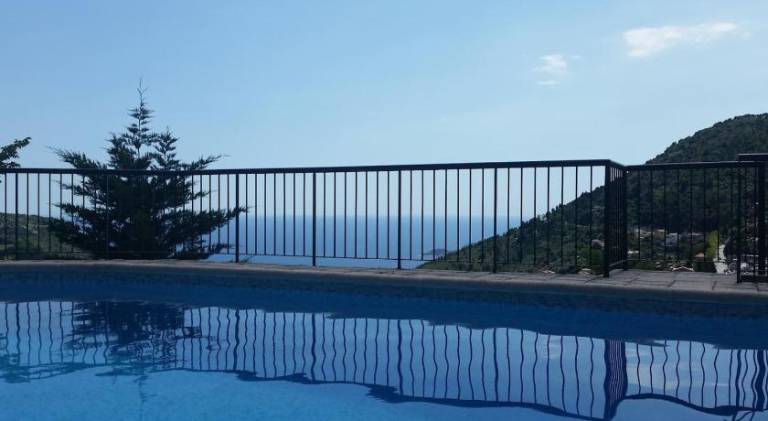 Rental apartment with pool in Èze