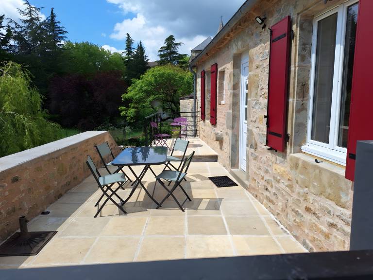 House with terrace & garden | Garden view — photo 2