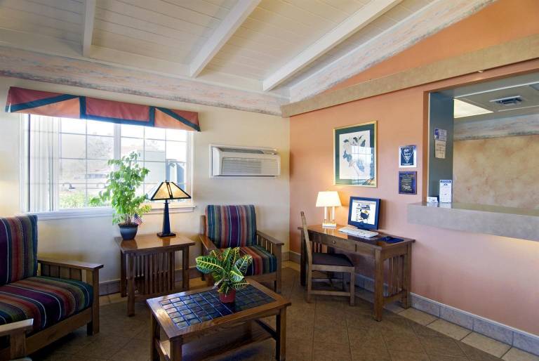 Americas Best Value Inn & Suites Oroville — photo 4