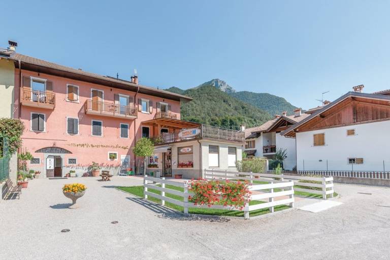 Wonderful rental apartment with garden & grill | Dogs allowed in Ledro