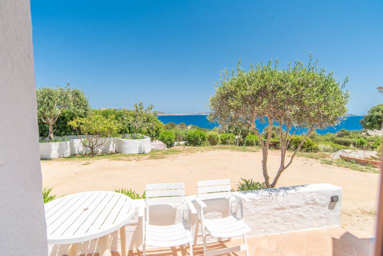 Studio near the beach with terrace and sea view in Palau