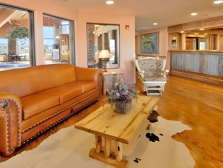 Pinedale Hotel & Suites — photo 5